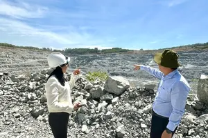The Economic and Budget Committee of the Ho Chi Minh City People’s Council conducts a field survey to assess the management, exploitation, and supply of construction materials at several mineral mining sites in the former province of Binh Duong. (Photo: SGGP)