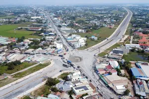 The intersection of Provincial Roads DT823D and DT824 in Duc Hoa Thuong Commune, Tay Ninh Province