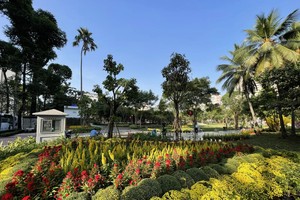 Spring decorations and spacious walkways in the park (Photo: SGGP)