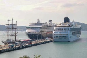 Khanh Hoa receives two luxury cruise ships
