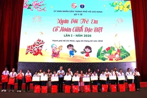 Long-term sponsorship support is granted to 15 children orphaned by the Covid-19 pandemic. (Photo: SGGP)