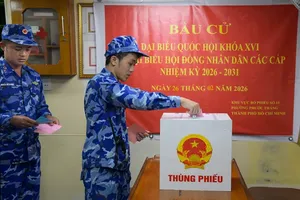 Voters aboard Coast Guard ship CSB 6008 in Ho Chi Minh City cast their ballots in the election of deputies to the National Assembly and People’s Councils at all levels. (Photo: SGGP)
