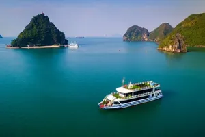 Government orders inspection of safety conditions of tourist vessels on Ha Long Bay.