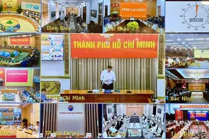 The leader of Ho Chi Minh City delivers reports at the Government’s regular meeting for February, held online with localities nationwide. (Photo: SGGP)