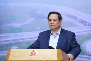 Prime Minister Pham Minh Chinh chairs the 24th meeting of the State Steering Committee for national key transport projects on March 5. (Photo: VNA)