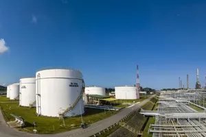 The Ministry of Industry and Trade of Vietnam has requested enterprises to ensure adequate petroleum supply and maintain reserves in accordance with regulations. (Photo: SGGP)