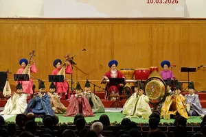The ensemble exchange performance “Bato,” a piece that was performed during a Buddhist ceremony in 752 to celebrate the completion of the Great Buddha at Todai-ji in Nara. (Photo: SGGP)