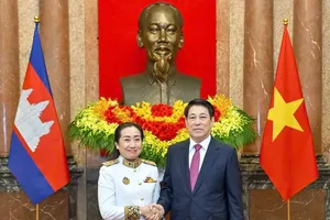 State President Luong Cuong (R) receives Cambodian Ambassador to Vietnam Touch Pharat in Hanoi on March 18. (Photo: SGGP)