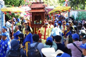 Thousands join Ba Pagoda-Nuoc Man Trading Port Festival