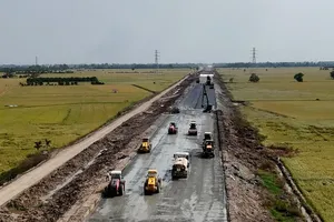At the construction site of Chau Doc–Can Tho–Soc Trang Expressway (Photo: SGGP)