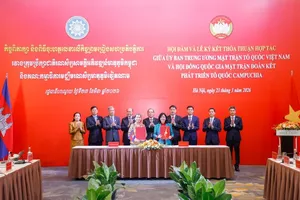 At the signing ceremony between the Vietnam Fatherland Front Central Committee and the National Council of the Solidarity Front for the Development of Cambodia Motherland (Photo: SGGP)