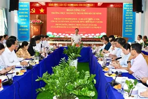 Mr. Dang Minh Thong, Deputy Secretary of the Municipal Party Committee, speaks at the working session. (Photo: SGGP)