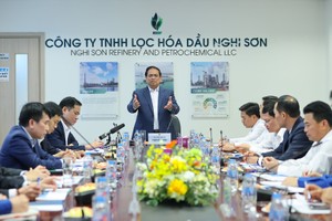 Prime Minister Pham Minh Chinh speaks at the working session with the leadership of the Nghi Son Refinery and Petrochemical LLC (NSRP) on March 29 (Photo: baochinhphu)
