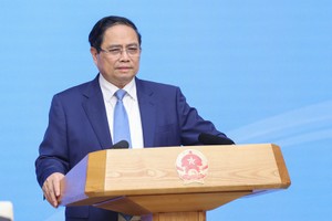 Prime Minister Pham Minh Chinh speaks at the hybrid meeting of the National Steering Committee for International Integration on April 3. (Photo: baochinhphu)