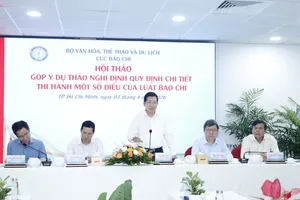 Mr. Luu Dinh Phuc, director of the Department of Press and Information, speaks at the event. (Photo: SGGP)