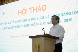 Vice Secretary of the Ho Chi Minh City Party Committee and Chairman of the Vietnam Fatherland Front Committee of the city, Nguyen Phuoc Loc speaks at the conference. (Photo: SGGP)