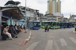 Passenger shelter at a bus stop in District 8, Chanh Hung Ward, Ho Chi Minh City (Photo: SGGP)