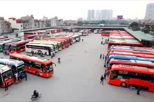 Transport enterprises have been proposed to temporarily suspend the operation of inefficient passenger transport routes. (Photo: SGGP)