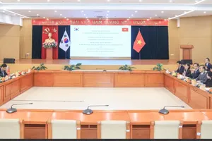 At the discussion (Photo: SGGP)