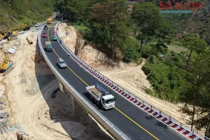 After more than four months of construction, Xuan Huong Bridge on National Highway 20—located along the Mimosa Pass section in Xuan Huong Ward, Da Lat City, Lam Dong Province—has been completed and is now open to normal vehicular traffic. (Photo: SGGP)