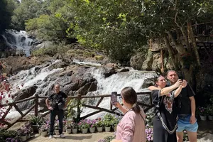 Many international visitors choose Da Lat as a destination thanks to its beautiful landscapes of streams and lakes. (Photo: SGGP)
