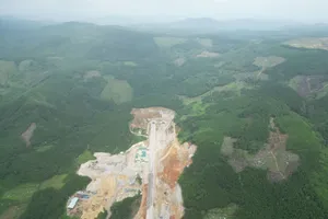 The portal of the 3.2-kilometer Binh De mountain tunnel, part of the Quang Ngai – Hoai Nhon expressway component project, has been completed and is ready for official opening to traffic. (Photo: SGGP)