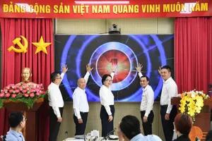 The launch ceremony is conducted simultaneously at two locations, where delegates jointly carried out the official inauguration of the digital platform. (Photo: SGGP)