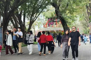 The pedestrian zone around Hoan Kiem Lake in Hanoi (Photo: SGGP)