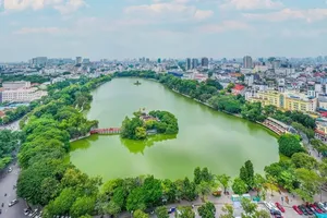 Hanoi will pilot a low-emission zone across 11 streets in Hoan Kiem Ward. (Photo: SGGP)