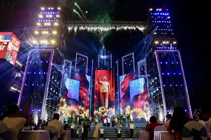 At the special artistic program in Nguyen Hue Walking Street (Photo: SGGP)