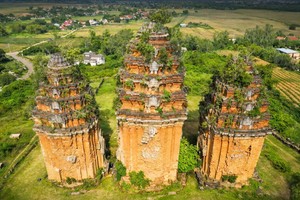 Duong Long Ancient Towers date back over 800 years (Photo: SGGP)
