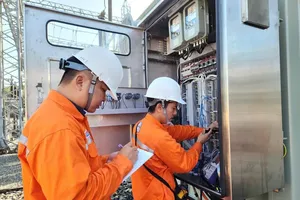 Electric workers in HCMC conduct regular inspections and maintenance to ensure safe and reliable power supply for the city. (Photo: SGGP)