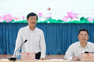 Chairman of the Ho Chi Minh City People’s Council Vo Van Minh speaks at the meeting. (Photo: SGGP)
