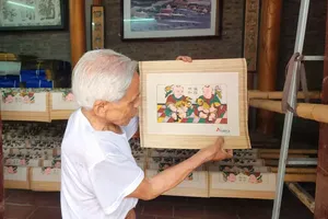 Dong Ho folk paintings are featured in a wide range of products, including calendars and hanging artworks. (Photo: SGGP)
