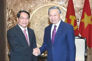 General Secretary of the Communist Party of Vietnam Central Committee and President of Vietnam To Lam (R) receives Athsaphangthong Siphandone, member of the Lao People’s Revolutionary Party Central Committee, Secretary of the Vientiane Party Committee and Chairman of the municipal People’s Council, in Hanoi on May 12, 2026. (Photo: SGGP)