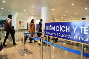 Passengers enter Vietnam via Noi Bai International Airport