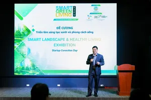Master Architect Nguyen Thu Phong, representative of the organizing committee, introduces the event. (Photo: SGGP)