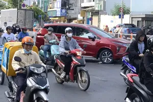 Measures are being implemented to strengthen traffic safety and order along Nguyen Thong and Ba Huyen Thanh Quan streets in Xuan Hoa Ward. (Photo: SGGP)