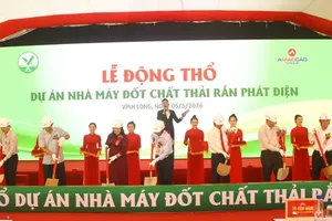 Delegates perform the groundbreaking ceremony for the project. (Photo: SGGP)