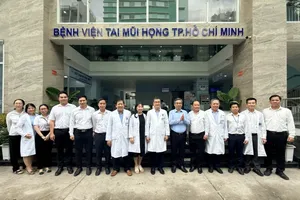 The delegation inspects facilities and infrastructure at the second campus of Ho Chi Minh City Ear Nose Throat Hospital. (Photo: SGGP)