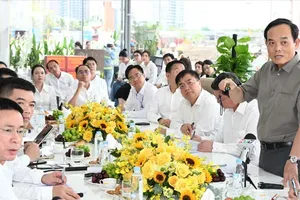 Secretary of the Ho Chi Minh City Party Committee Tran Luu Quang speaks at the meeting. (Photo: SGGP)