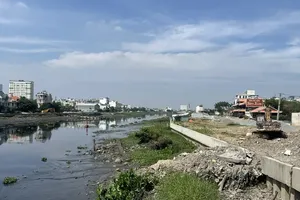 At the construction site of the Xuyen Tam Canal environmental renovation and infrastructure project (Photo: SGGP)