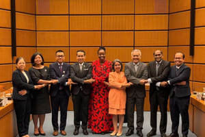 Ambassadors and Chargé d'affaires from eight ASEAN member countries and Monica Juma, Executive Director of the United Nations Office on Drugs and Crime (UNODC) pose for a group photo (Photo: VNA)