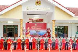 Delegates perform the inauguration ceremony for the upgraded Hon Da Bac National Historical Site. (Photo: SGGP)