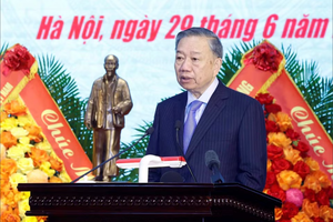 Party General Secretary and State President To Lam addresses the ceremony marking the 80th anniversary of the artillery-missile force in Hanoi on June 29. (Photo: VNA)