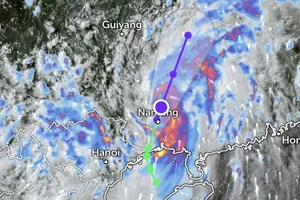 The center of the tropical depression (weakened from Storm Maysak) at 4:40 p.m. on July 5, based on satellite cloud observations from the Z.E application.