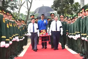 On July 6, a memorial and burial ceremony is held at the Vinh Hung–Tan Hung Martyrs’ Cemetery in Tay Ninh Province for the remains of 73 Vietnamese volunteer soldiers and experts who sacrificed their lives while fulfilling international duties in Cambodia. (Photo: SGGP)