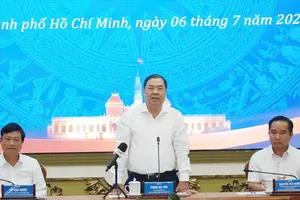 Standing Deputy Prime Minister Pham Gia Tuc speaks at the working session with Ho Chi Minh City. (Photo: SGGP)