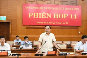 Secretary of the Ho Chi Minh City Party Committee Tran Luu Quang chairs the session. (Photo: SGGP)