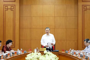 Party General Secretary and State President To Lam speaks at the working session on improving workforce quality, creating sustainable employment and developing human resources to meet the country's new development requirements. (Photo: VNA)